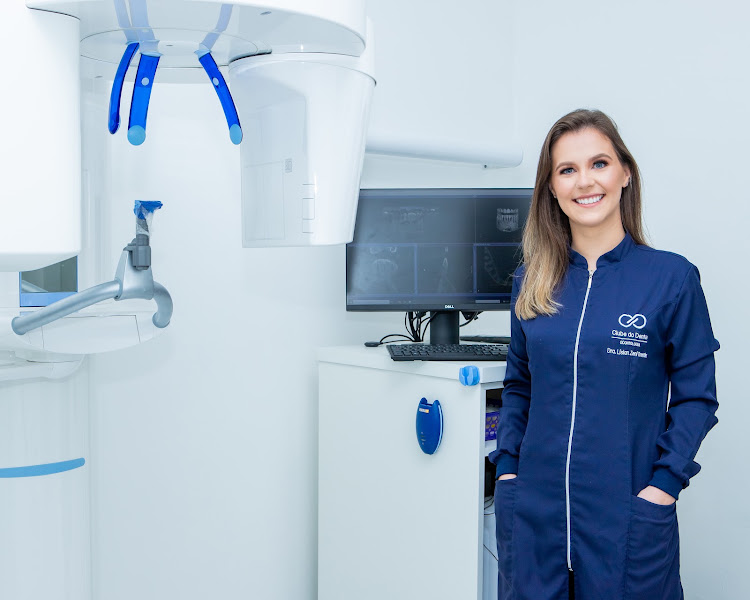 Foto 2 de Cirurgiã Dentista
