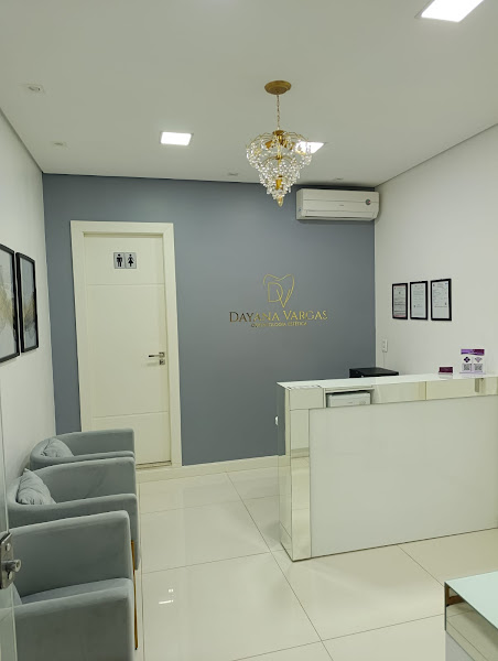 Foto 2 de Cirurgiã Dentista - Dayana Vargas