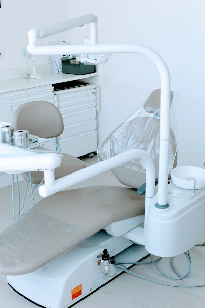 Foto 2 de Cirurgiã Dentista Dra. Andrea Lovro Republica-Centro