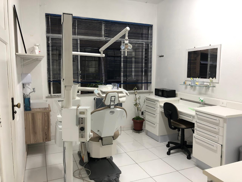 Foto 6 de Cirurgiã Dentista Dra. Andrea Lovro Republica-Centro