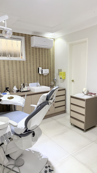 Foto 2 de Cirurgiã Dentista - Dra Debora M Barbosa, Centro - Curitiba