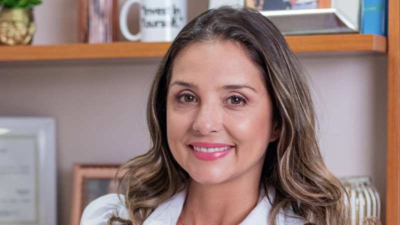 Foto 2 de Cirurgiã dentista Dra. Florisa Almeida Implantes Harmonização