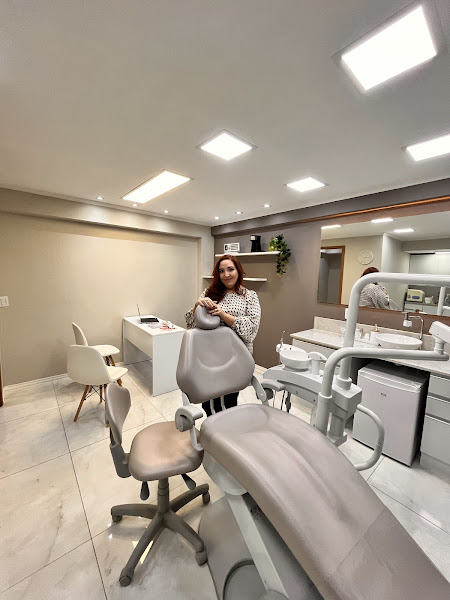 Foto 2 de Cirurgiã-Dentista Raisa Rilho