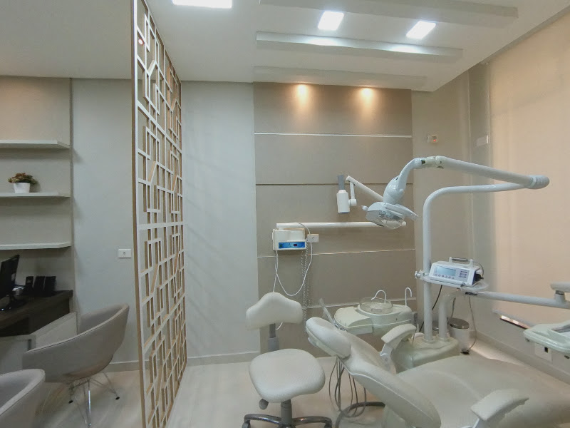 Foto 2 de Cirurgia Ortognática, Implantes Dentários, Extração do Siso/Dr Helder Orita Maringa - Londrina