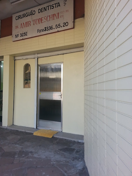 Foto 3 de Cirurgião Dentista - Dr. Amir Schini