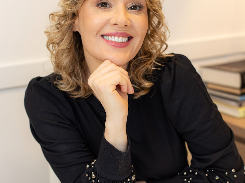 Foto 2 de Clarissa Simioni - Cirurgiã - Dentista