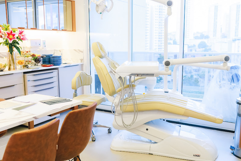 Foto 3 de Clínica Almari - Dentistas em Guarulhos: saúde bucal geral, implante e prótese dentária, clareamento, harmonização e botox