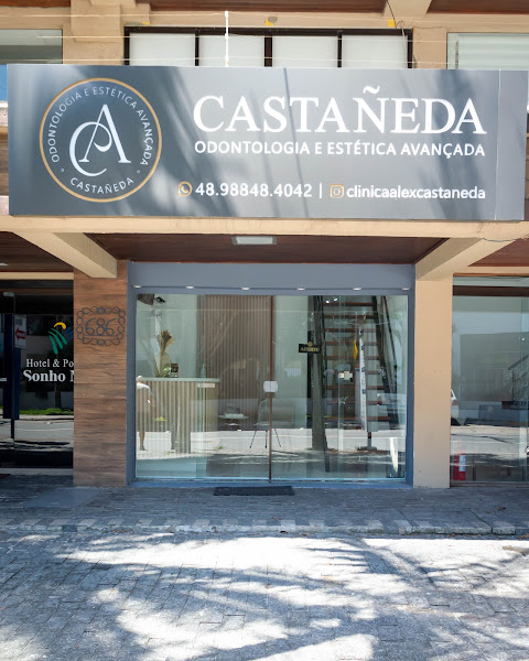 Foto 2 de Clínica Castañeda | Próteses, Implantes e Facetas em Resina | Ortodontia e Dentista Canasvieiras