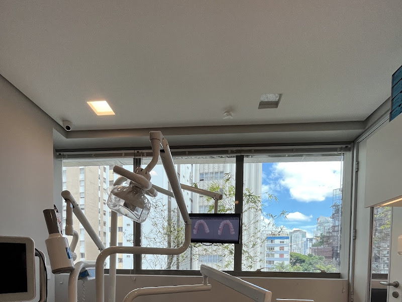 Foto 6 de Clínica Comissoli – Implantes - Invisalign e Estética Dental