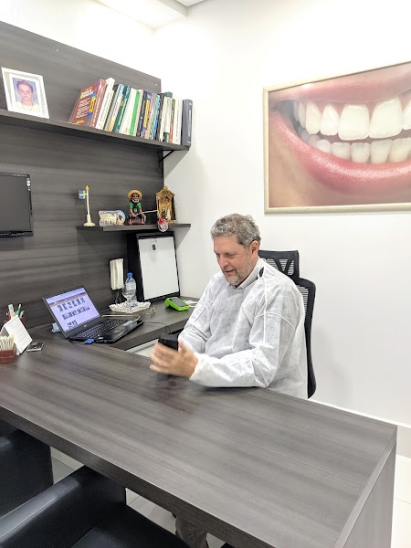 Foto 2 de Clinica de Reabilitação Oral e Implantes Dr Alfredo Ayusso Jr