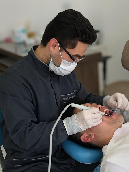 Foto 2 de Clínica DeLara | dentista, curitiba, implante, tratamento canal, clareamento, próteses, extração, ahú, cabral, juvevê