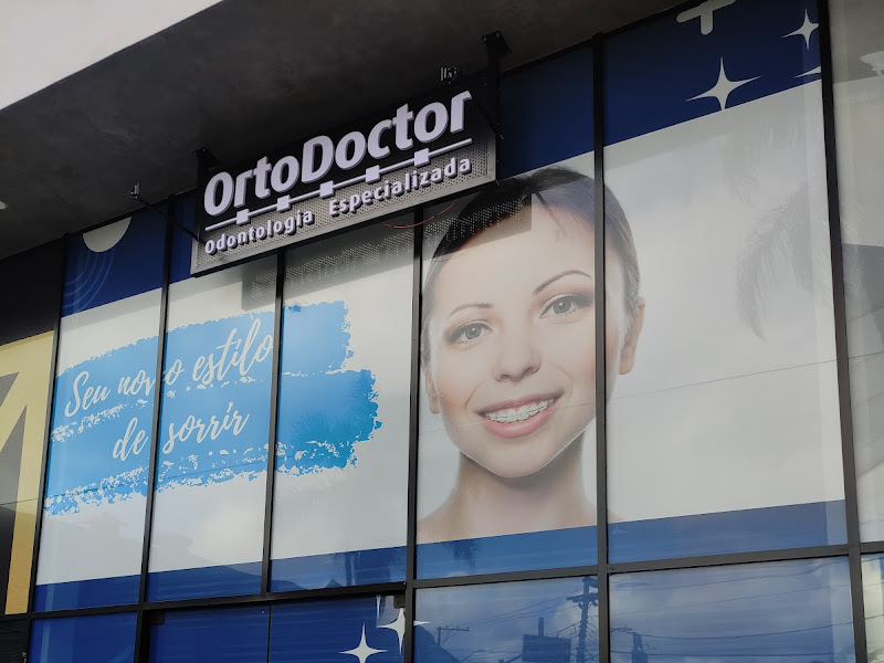 Foto 9 de Clínica DeLara | dentista, curitiba, implante, tratamento canal, clareamento, próteses, extração, ahú, cabral, juvevê