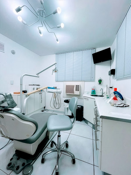 Foto 2 de Clínica Dr. Carlos Botelho - Odontologia - Implante - Prótese - Estética