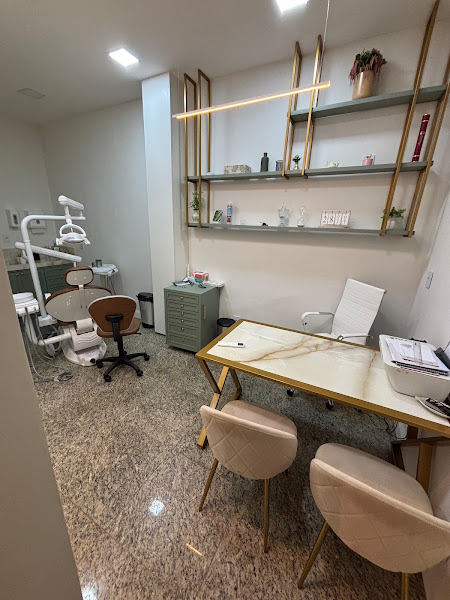 Foto 3 de Clínica Dr. Neurivaldo Ribeiro Odontologia Estética e Implantodontia