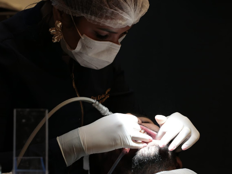 Foto 7 de Clínica Dra. Karine Peixotto | Implantes, Clareamento e Ortodontia