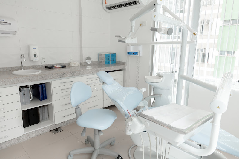Foto 3 de Clínica Dra. Rackel Gonçalves - Dentista - Implantes - Periodontia - Facetas - Clareamento - Invisaling