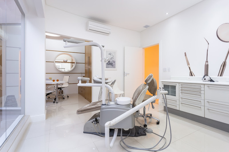 Foto 2 de CLÍNICA EUNICE TABOSA - IMPLANTES E ESTÉTICA - ODONTOLOGIA