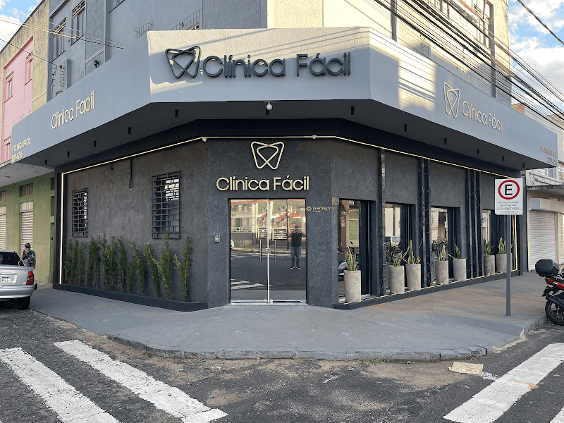 Foto 2 de Clínica Fácil - Implante Dentário em Uberlândia - Lipo de Papada HD - Harmonização Facial - Aparelho Invisivel