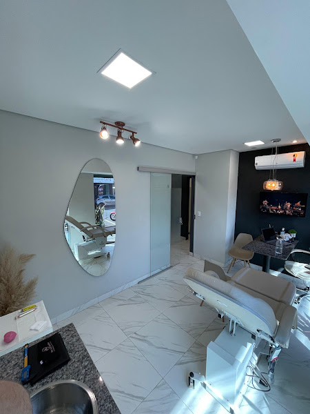 Foto 3 de Clínica Fácil - Implante Dentário em Uberlândia - Lipo de Papada HD - Harmonização Facial - Aparelho Invisivel