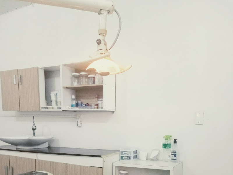 Foto 7 de Clínica Henrique Jorge odontologia e saude | Granja Portugal | Dentista |