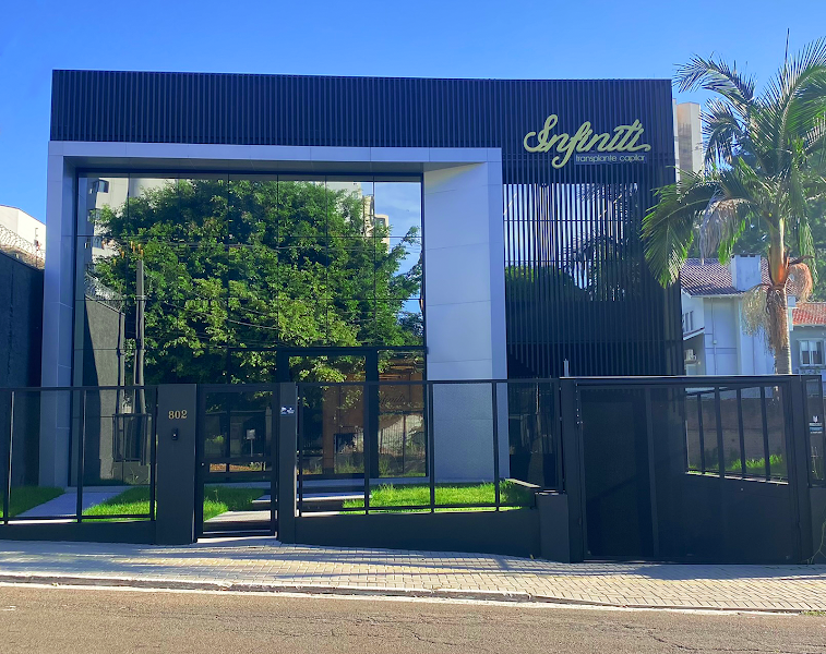 Foto 2 de Clínica Infiniti - Transplante Capilar