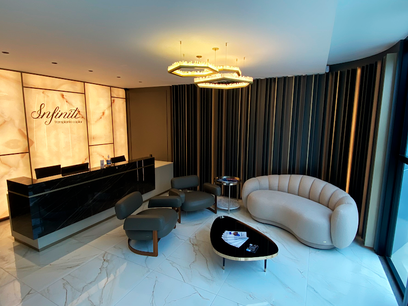 Foto 3 de Clínica Infiniti - Transplante Capilar