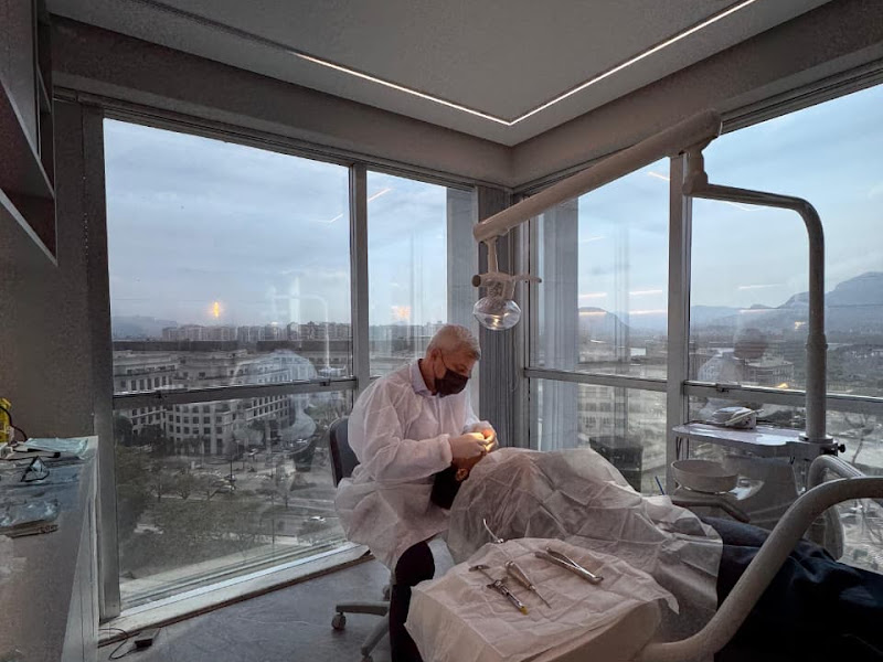 Foto de Clínica Moretti & Carraro | Implantes Dentários | Odontologia Barra da Tijuca