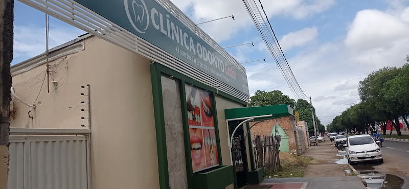 Foto 2 de Clínica Odonto Center Tancredo Neves: Dentista, Aparelho, Prótese, Implante