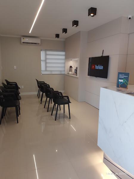 Foto 2 de Clínica Odontológica Dellagiustina - Dr Adrianno Dellagiustina