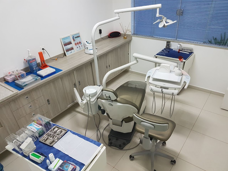 Foto 3 de Clínica Odontológica Dr. Edmar Silveira, Implantodontia, Ortodontia e Clinico Geral