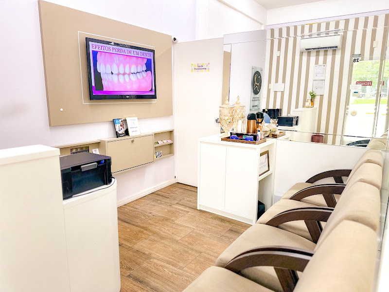 Foto 2 de Clínica Odontológica Dra. Perla Maiochi - Implantes - Próteses Protocolo - Botox - Facetas - Invisaling - Monte Verde