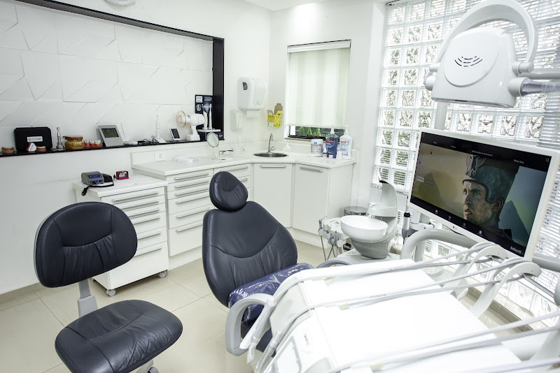 Foto 3 de Clínica Odontológica LK | Paraíso | Próteses e Implantes Dentários