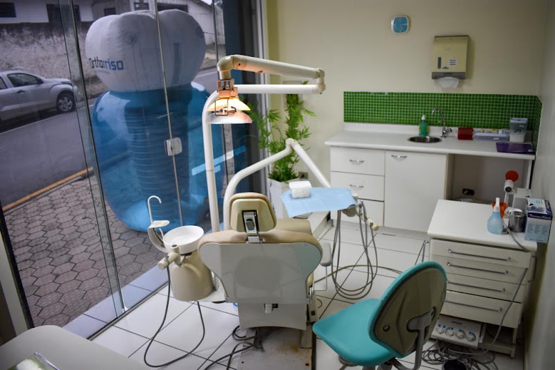 Foto 2 de Clínica Odontológica Orthorriso | Dentista Araucária | Implantes Dentários | Facetas De Resina