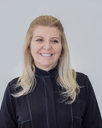 Foto 2 de Clínica Odontológica Valéria Aniceto em Pinheiros SP, Aparelho Invisivel, Lentes de Contato Dental, Implante, Prótese