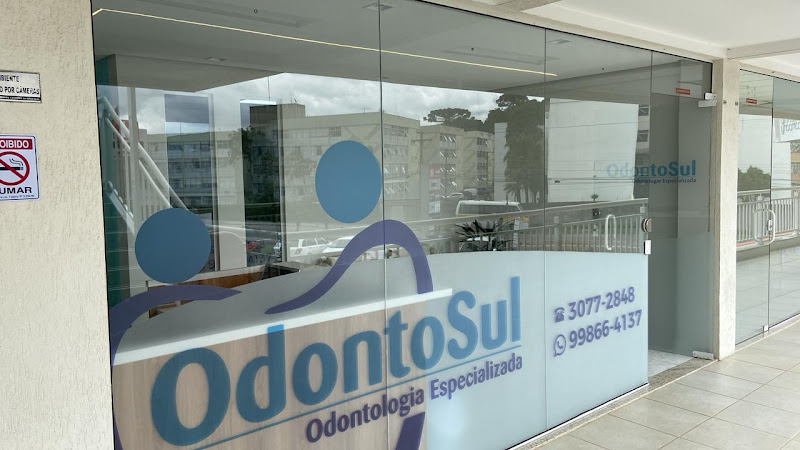 Foto 2 de Clinica Odontosul | Implante Dentario | Ortodontia Invisivel | Prótese Dental | Curitiba