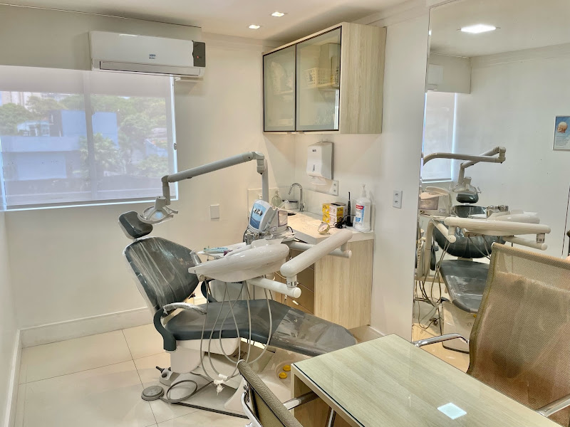 Foto 3 de Clínica Otorisus | Invisalign | Implante Dental | Lente de Contato Dental | Hof | Implante coclear | Bera c/ Sedação