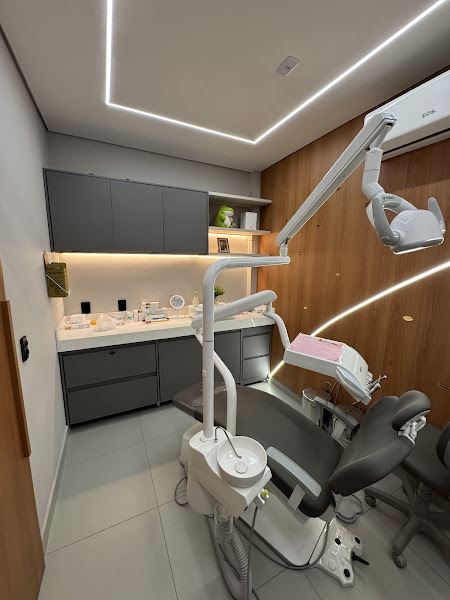 Foto 3 de Clínica Pablo Hyther - Facetas - harmonização fácil - prótese - invisalign - implante - botox - dentista em Timon-Teresina