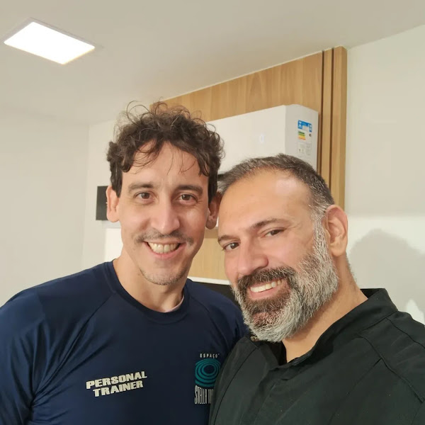Foto 2 de Clínica Rothier Dr Luiz Purger Implante dentário, facetas. Dor, extração siso, protocolo carga imediata e estética dental