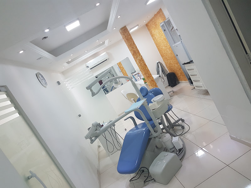 Foto 2 de Clinica Sorrir+ Dr Bendonias S De Lima