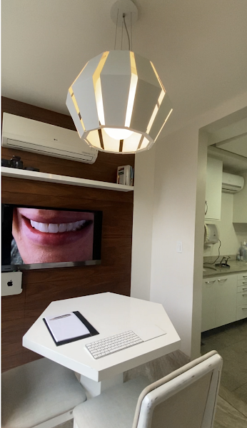 Foto 3 de Clínica Vogue Odonto Design | Dentistas: Dr. Jonas Giacomin | Dra Carla de Lacerda Montezi | Vitória - ES