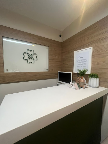 Foto 2 de CLÍNICA ZENIA - CLÍNICA ODONTOLÓGICA E MULTIDISCIPLINAR