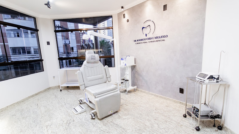 Foto 3 de Clínica Zenit Odontologia Limeira: Implantes | Prótese Protocolo | Invisalign | Lentes de contato | Odontopediatria |