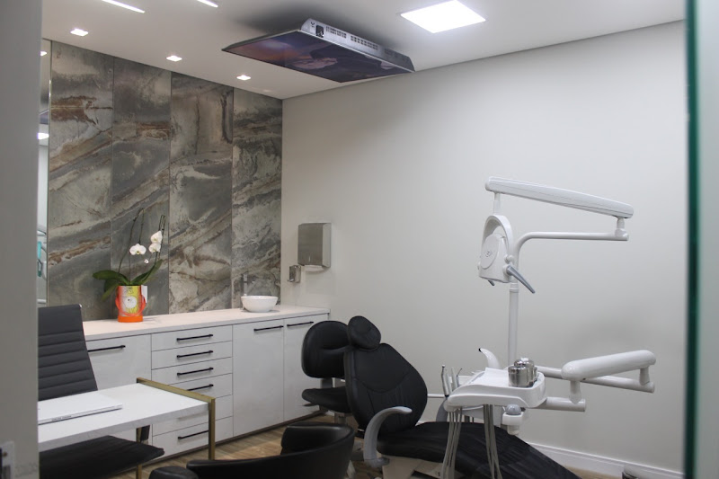 Foto 2 de Colzani Odontologia Avançada