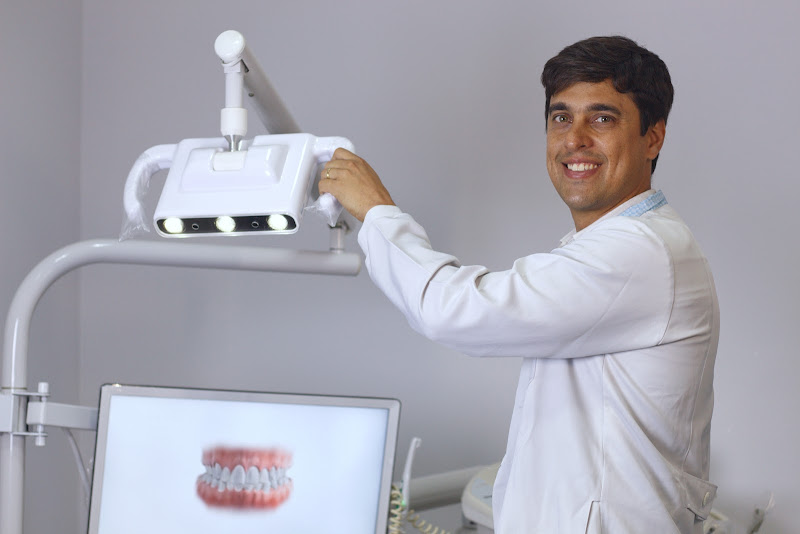Foto 2 de Consultório Odontológico Dr Felipe Cerqueira | Dentista em Teófilo Otoni