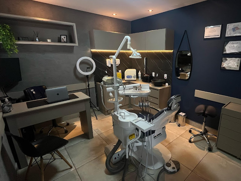 Foto 7 de Consultório odontológico | Dr. Leonidas Vaismenos | Dra. Maria Fernanda Couto Rosa | Dentistas