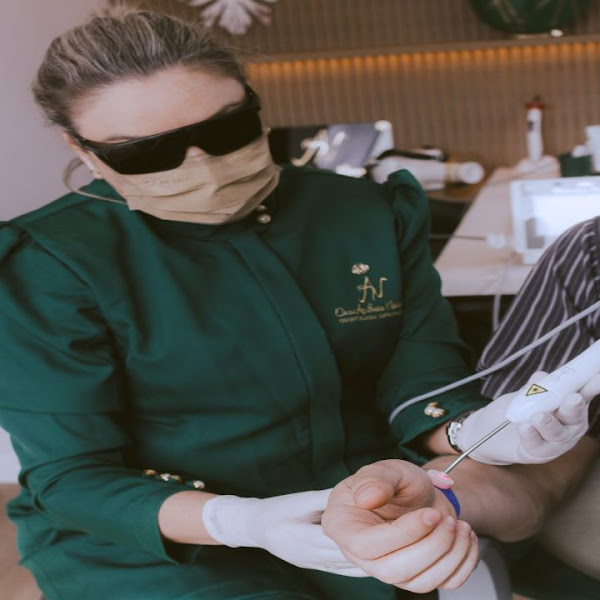 Foto 2 de Consultório Odontólogico Dra. Andréia Noronha Clinica Geral - Clareamento - Prótese