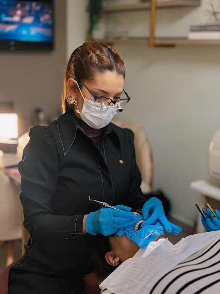 Foto 4 de Consultório Odontológico - Dra. Eveline Leite - Lentes em Resina