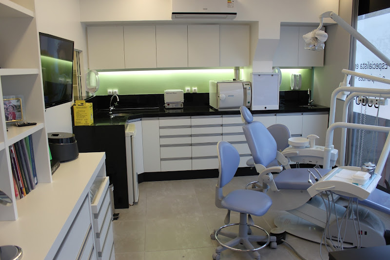 Foto 2 de Consultório Odontológico Dra. Tatiana Hillmann - Shopping Via Colleghi - Sobreloja 18