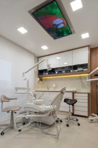 Foto 2 de Consultório Odontológico: Implantes e Estética Dental em Jundiaí- Aialla Odontologia