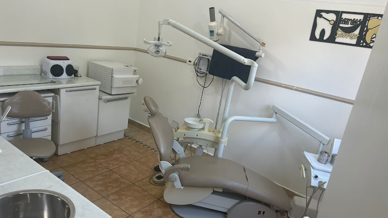 Foto 2 de Consultório Rafaini Odontologia / Prótese dentaria / Endodontia (canal) / Implante dentário / Ortodontia (Aparelho)...
